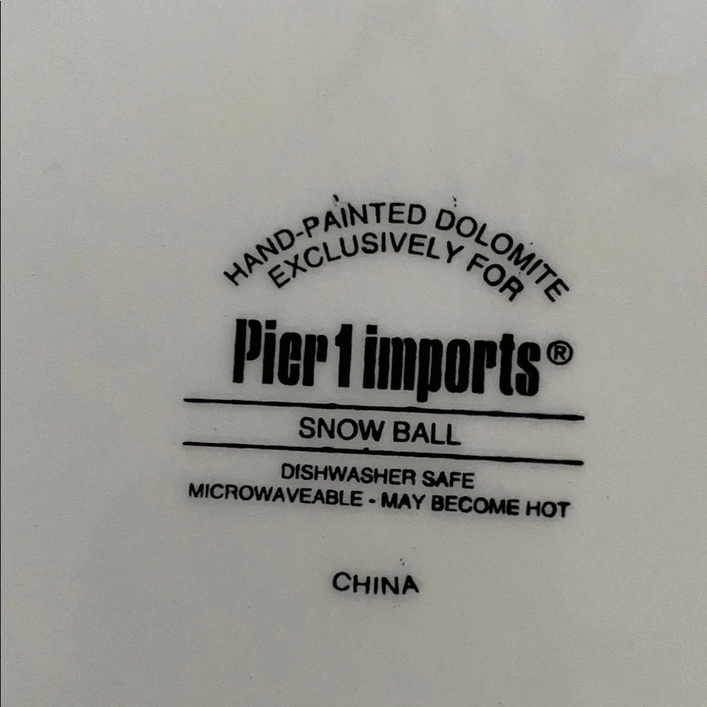 Pier 1 Snow Ball Festive Snowman Holiday Plates-Red.8.5” Diameter. Set of 4.